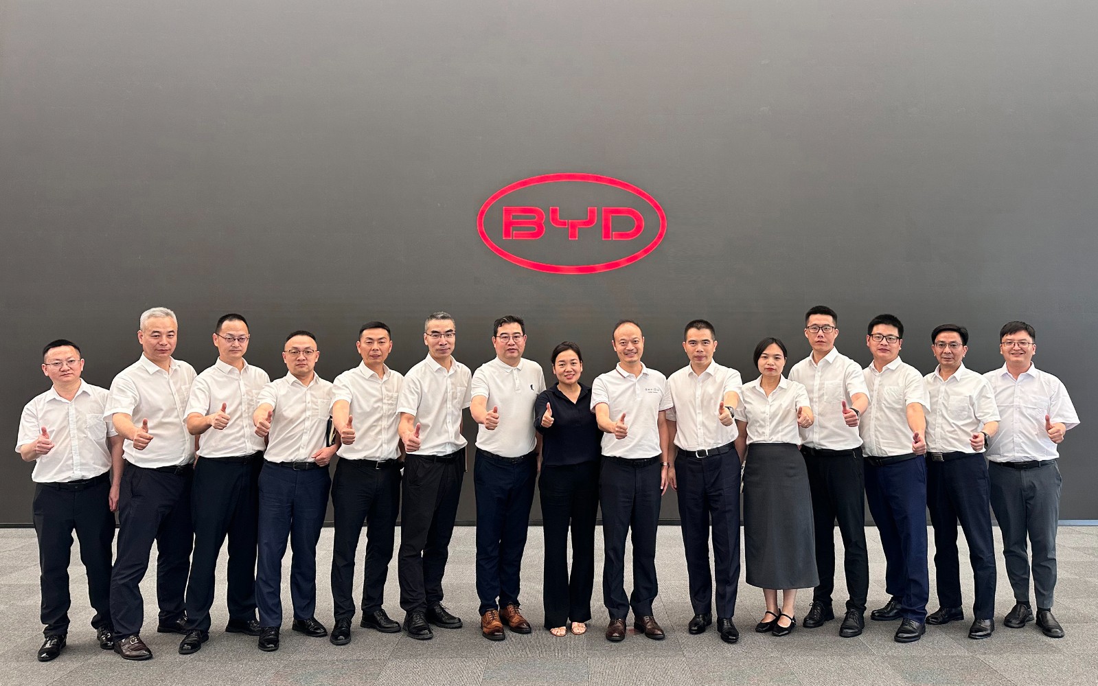 總經理王風華先生帶領團隊赴比亞迪、芭薇股份、新興光學等企業(yè)走學