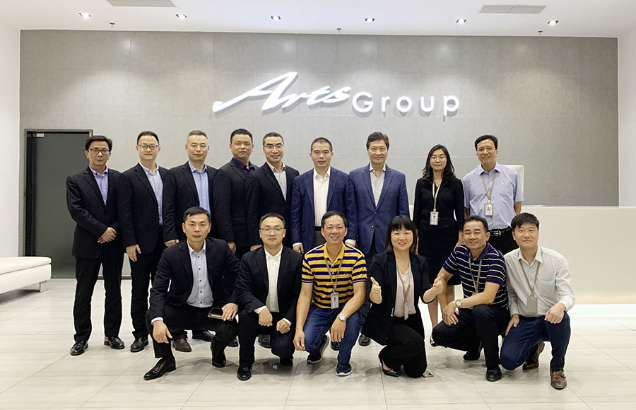 為改變世界對(duì)中國(guó)企業(yè)認(rèn)知貢獻(xiàn)積極力量--香港雅視光學(xué)集團(tuán)參觀學(xué)習(xí)