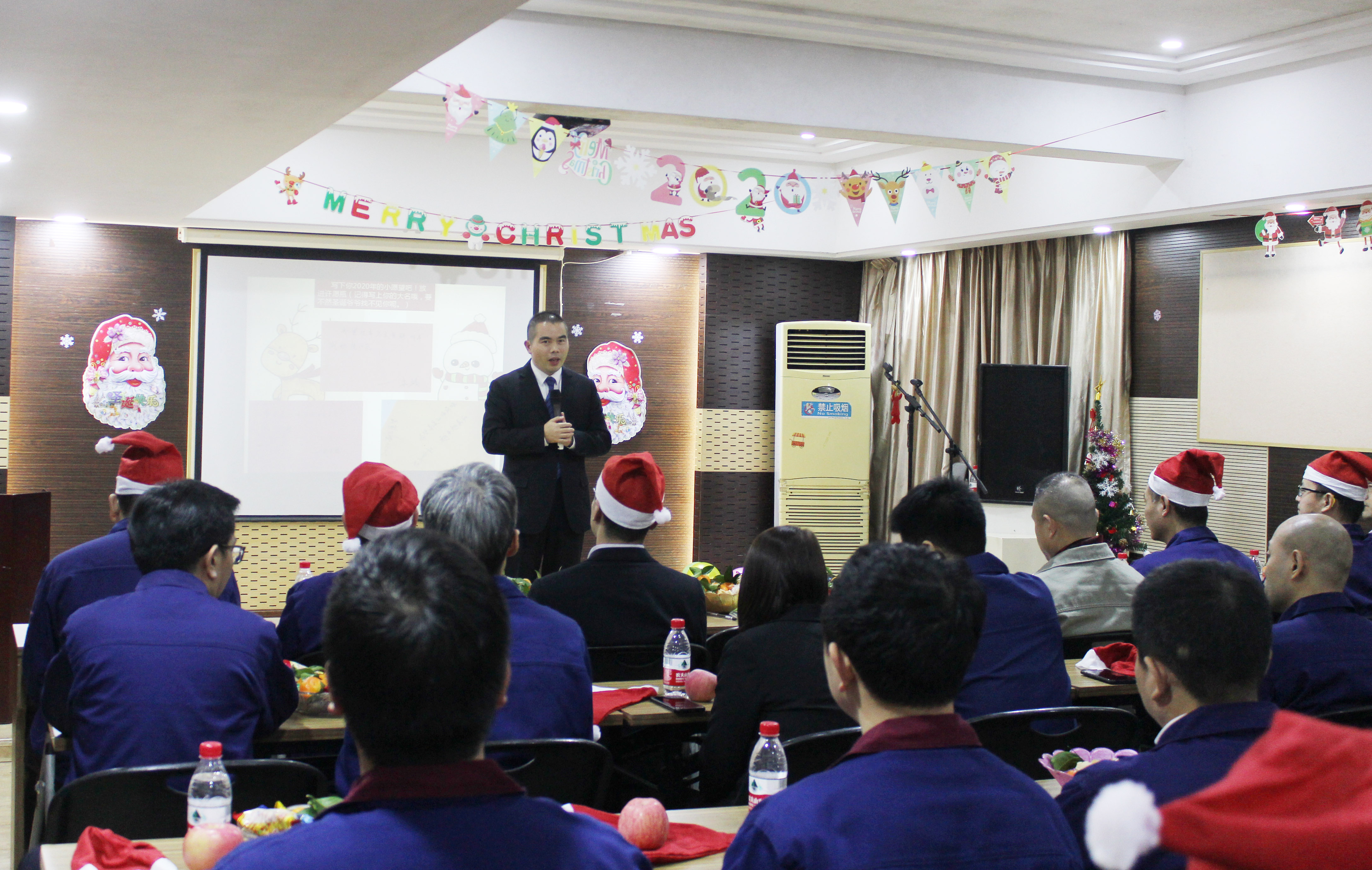 2019年“在一起，同歡樂(lè)”圣誕晚會(huì)成功舉辦