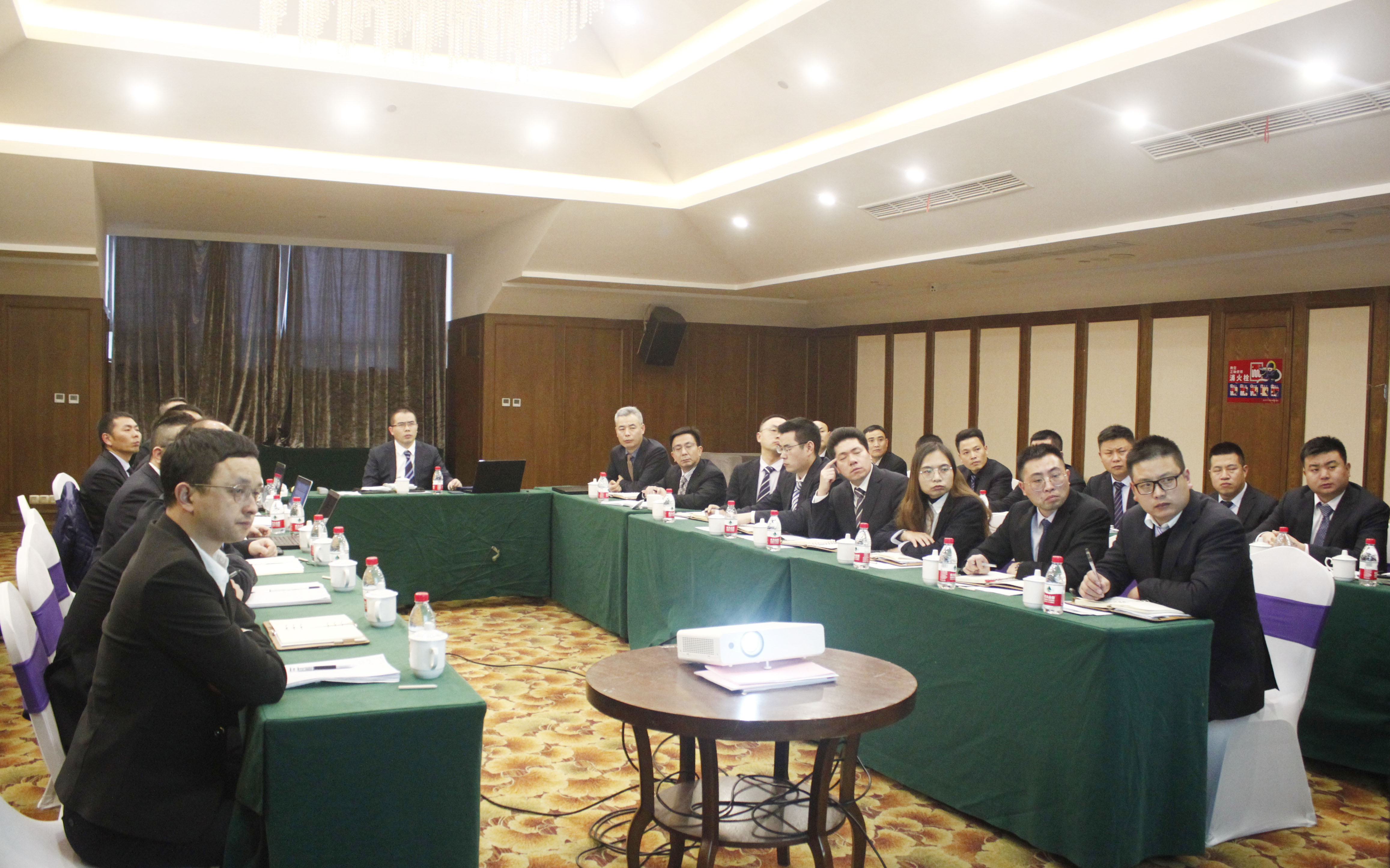 一切為了客戶、一切為了前線